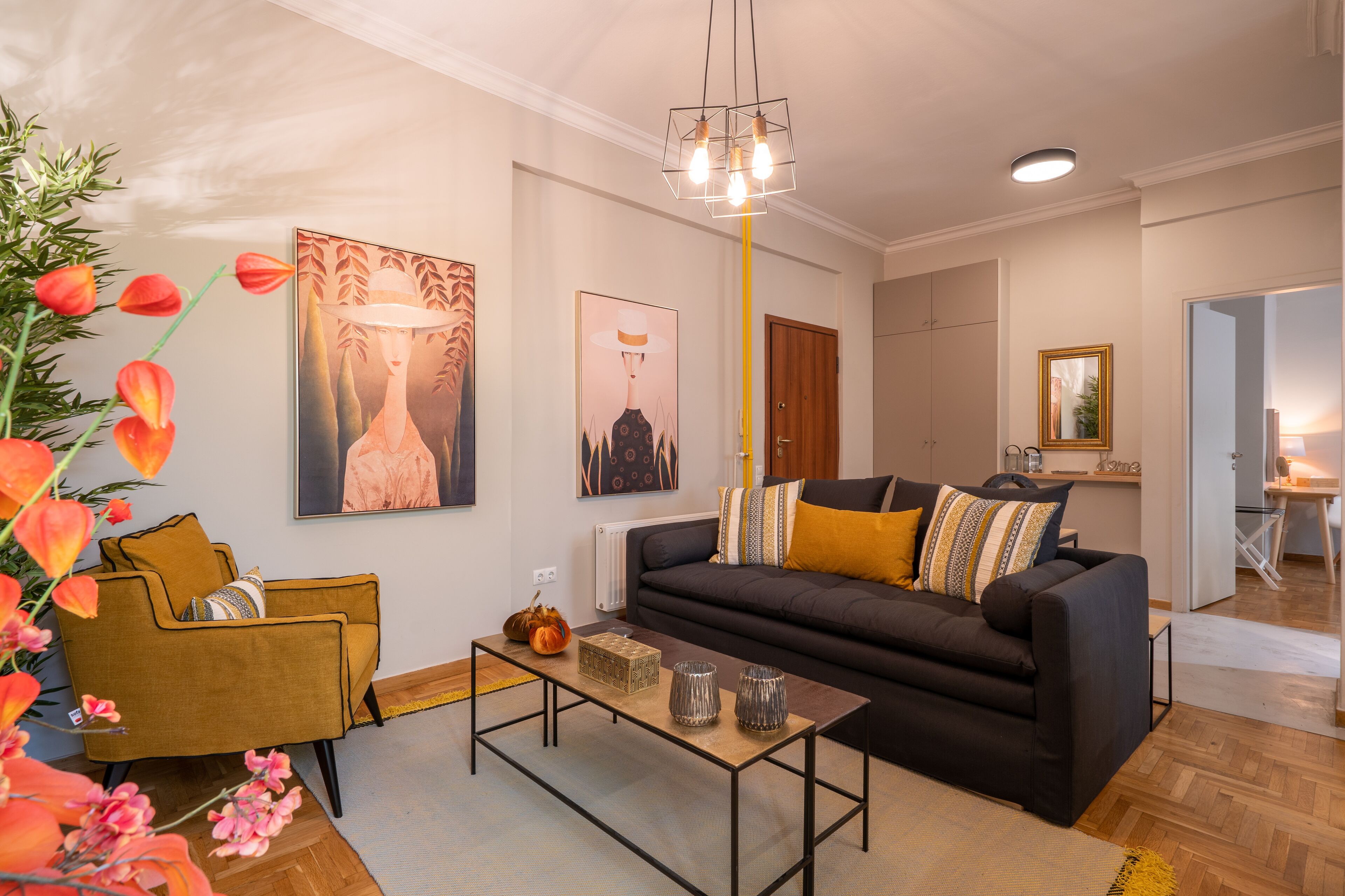 城市公寓 | 起居区 | 43-英寸智能电视 （配备有线频道）、电视