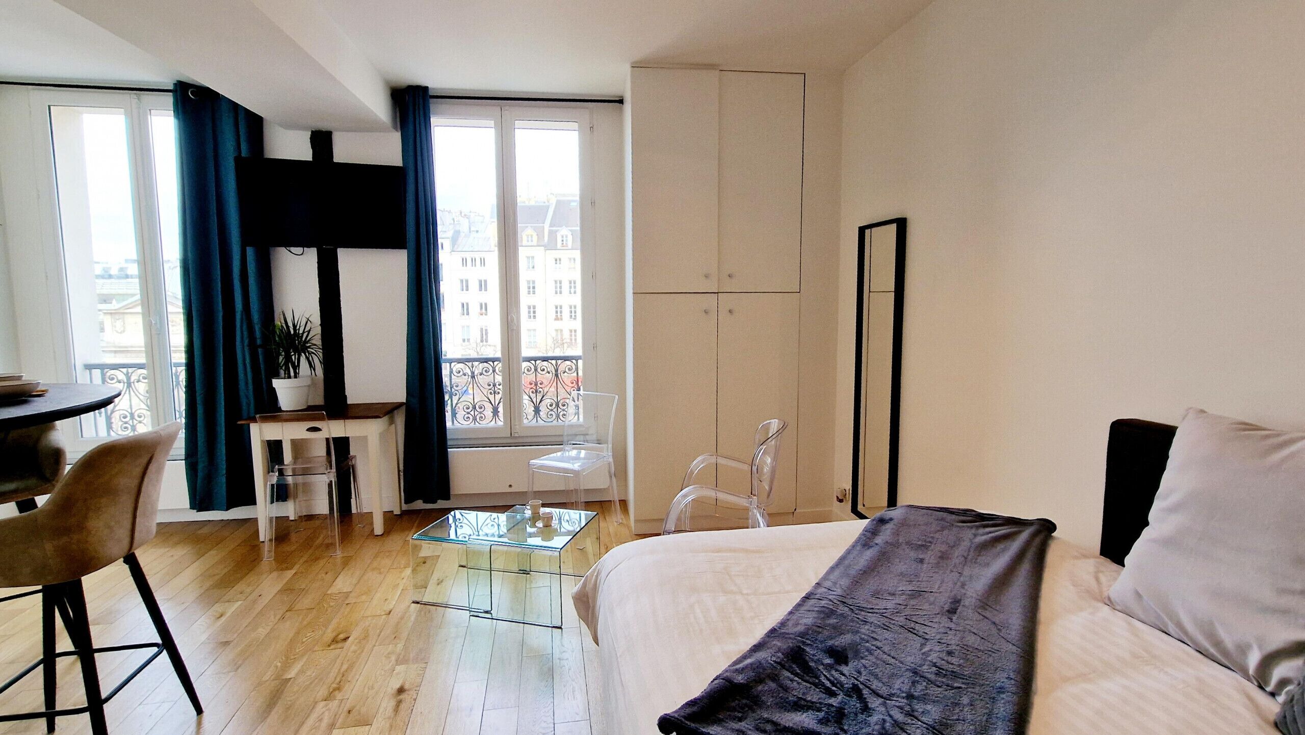 Iron/ironing board, free WiFi, bed sheets