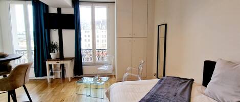 مكواة/لوح كي وواي فاي مجانًا وملاءات أسرّة