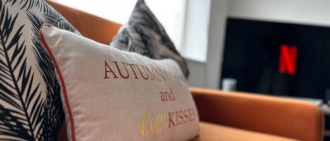 Luxury House, Private Bathroom, Garden View | Lounge