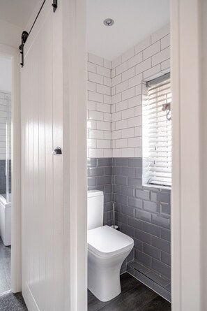 Luxury House, Private Bathroom, Garden View | Bathroom