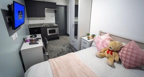 Iron/ironing board, free WiFi - Cosy Studio With Kitchenette Available (Birmingham)