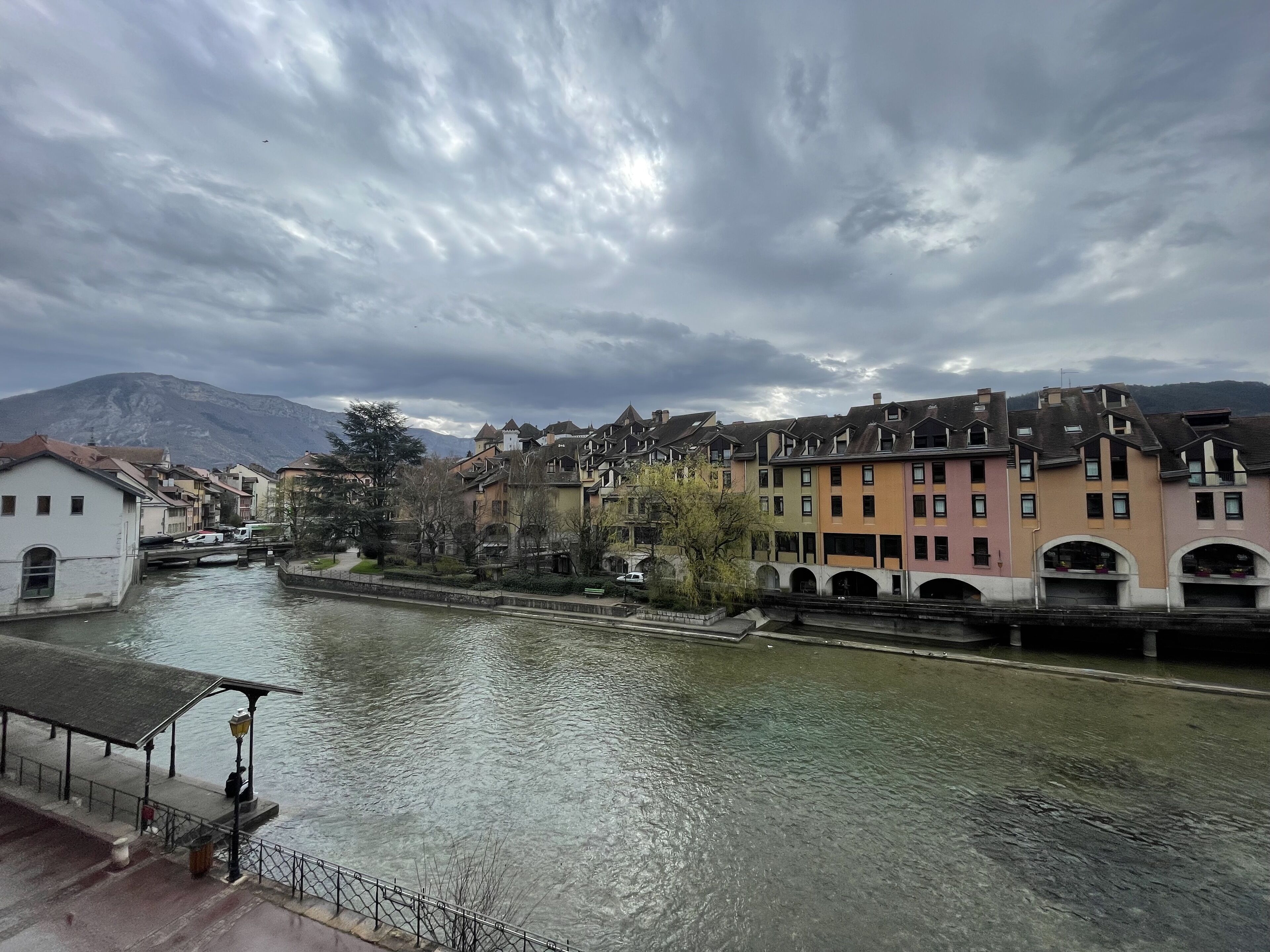 Quai des Cordeliers, Balcon vue Thiou et Vieille Ville