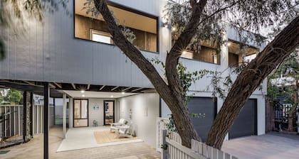 CONTEMPORARY COASTAL BEAUTY SITUATED IN A CENTRAL & BEACHSIDE LOCATION