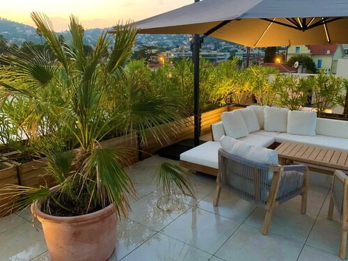 27. 2-bedroom apt with balcony, private roof terrace, parking and pool