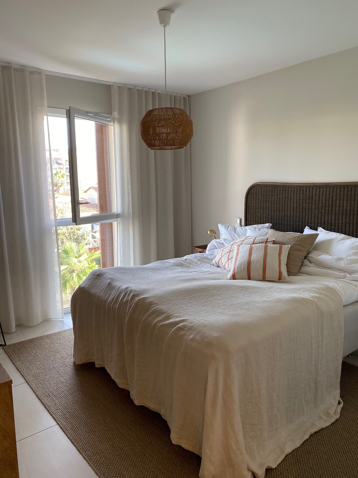 2-bedroom apartment with a balcony, a private roof terrace, a parking and a pool