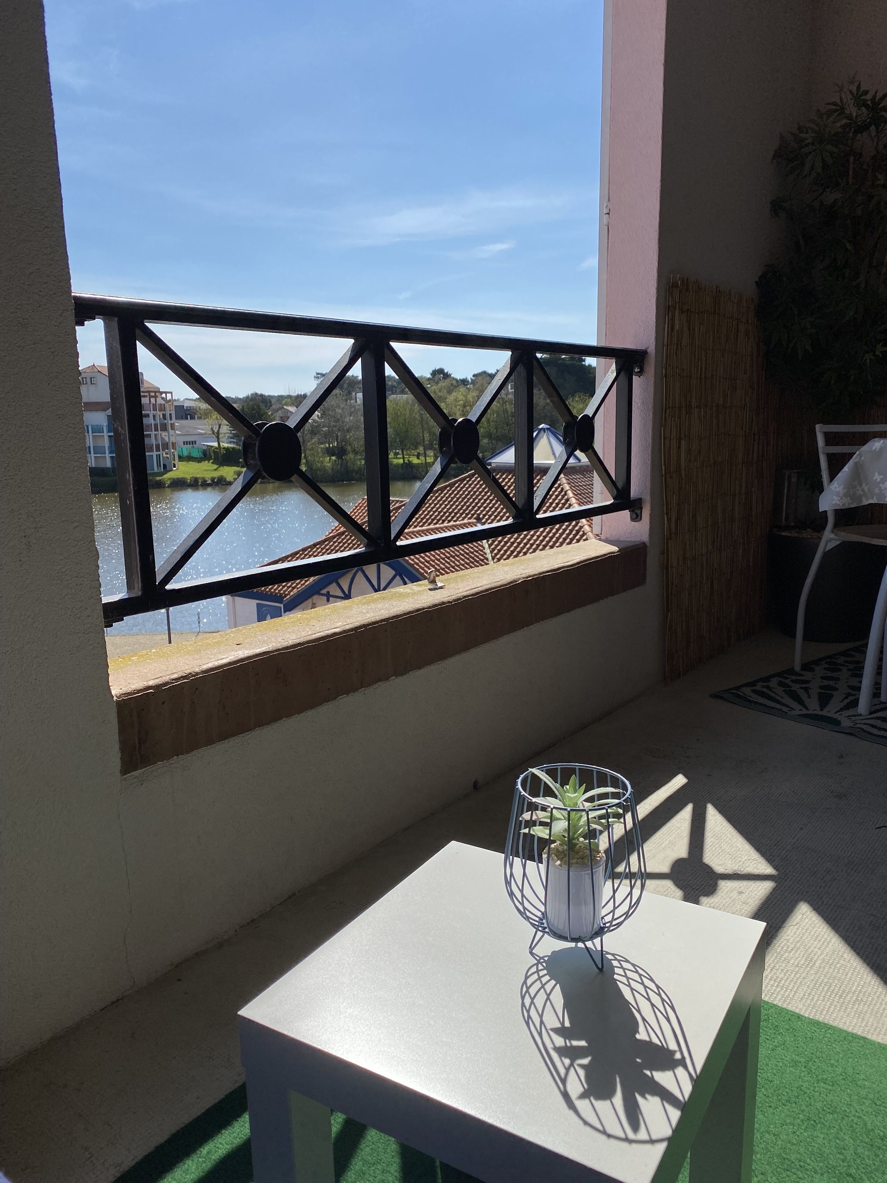 Nice studio with large loggia seen Lake 5 mins from the sea