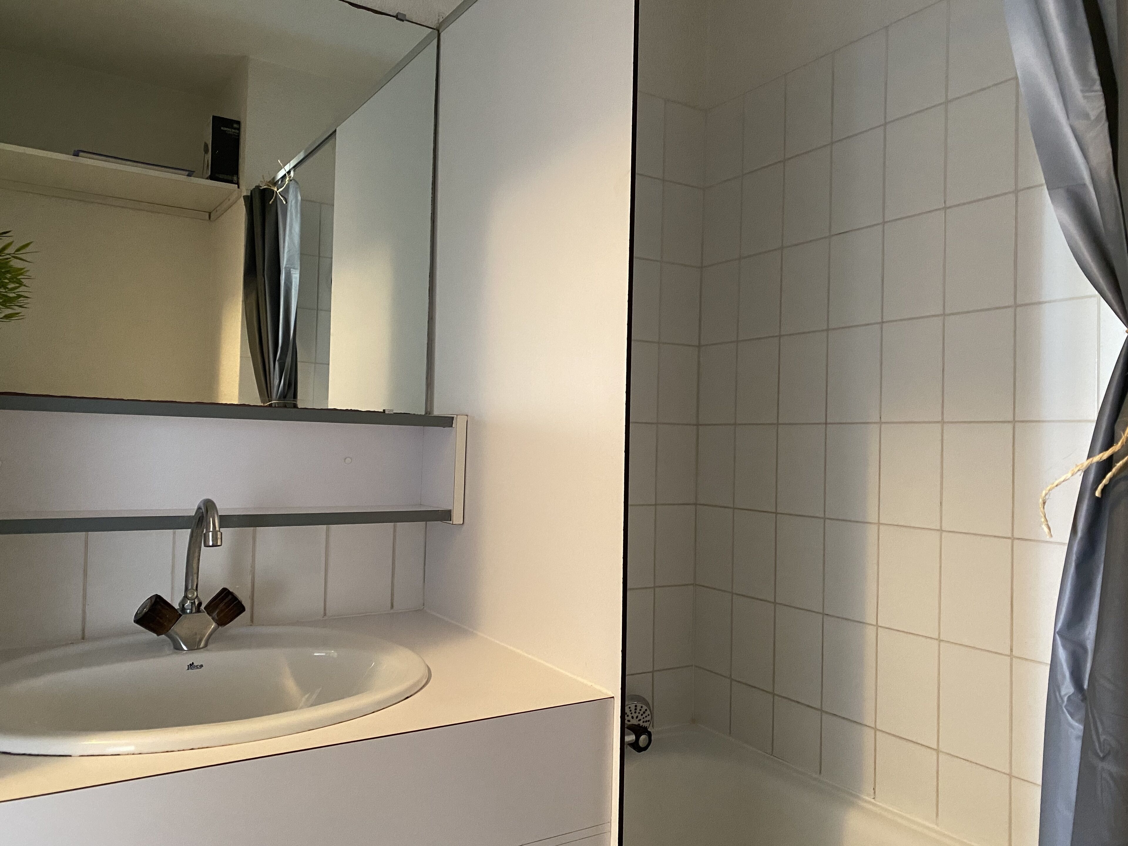 Nice studio with large loggia seen Lake 5 mins from the sea