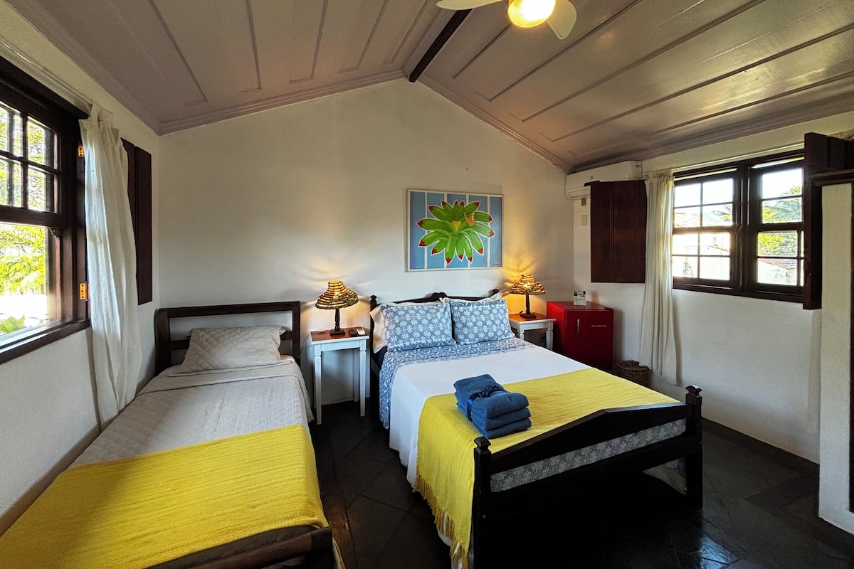 Classic Triple Room | Minibar, free WiFi, bed sheets