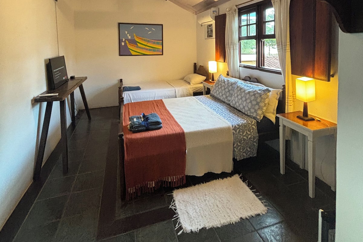 Classic Triple Room, Multiple Beds | Minibar, free WiFi, bed sheets
