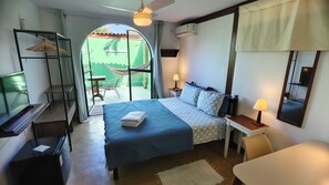 Habitación Confort doble, 1 cama de matrimonio | Minibar, escritorio, espacio para trabajar con un portátil y wifi gratis