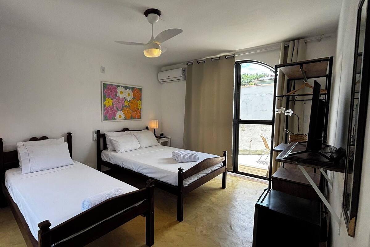 Habitación triple Confort | Minibar, wifi gratis, ropa de cama