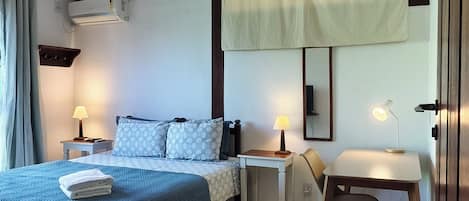 Comfort Double Room, 1 Queen Bed | Minibar, WiFi (free), bed sheets