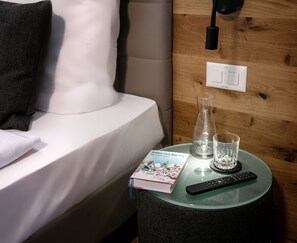 Standard Single Room | Hypo-allergenic bedding, desk, free WiFi, bed sheets - Landhaus Boutique Motel - Self Check-In (Eschen)
