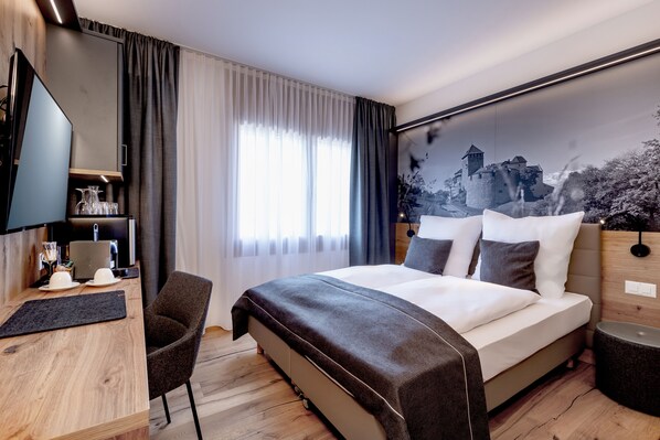 Standard Double Room | Hypo-allergenic bedding, desk, free WiFi, bed sheets - Landhaus Boutique Motel - Self Check-In (Eschen)