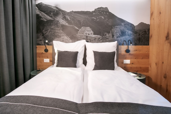 Standard dubbelrum | Allergitestade sängkläder, skrivbord, gratis wi-fi och sängkläder