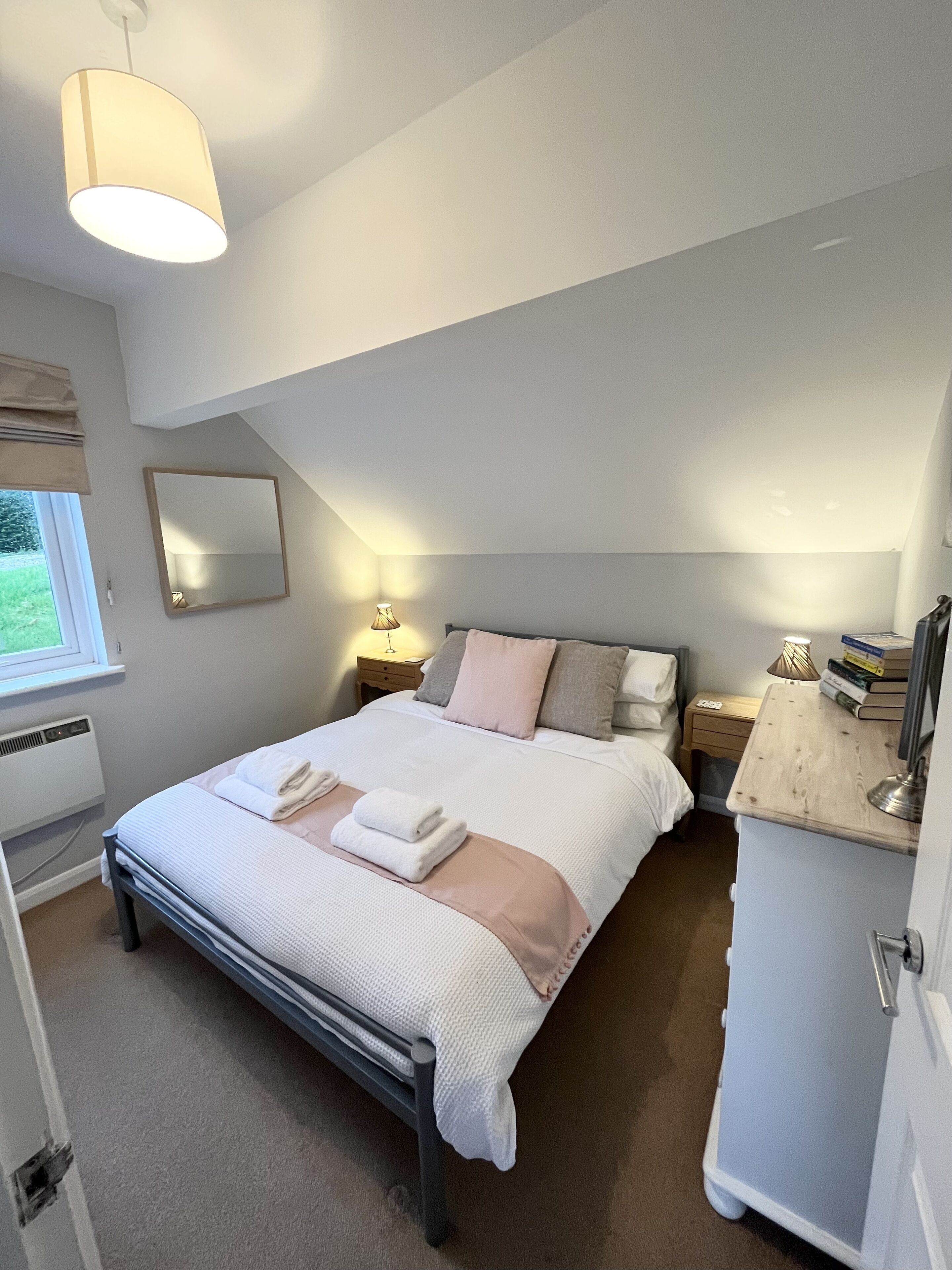 Relax & unwind in comfort in our beautiful pet friendly little cottage