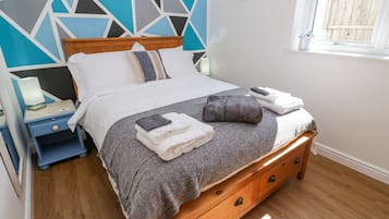 2 bedrooms, individually decorated, individually furnished, free WiFi
