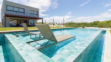 شاليه | حمام سباحة | حمّام سباحة خارجي