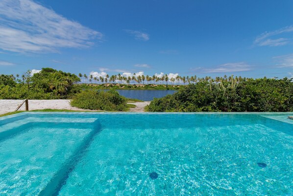 Chalet | Uima-allas | Ulkouima-allas