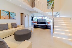 Chalet | Living area | 32-inch Smart TV with digital channels, TV