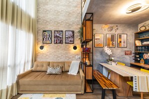 Design Duplex | Living area | 43-inch Smart TV with cable channels, TV - Praca Benedito Calixto - Duplex (São Paulo)