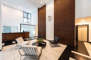 Lobby sitting area - Praca Benedito Calixto - Duplex (São Paulo)