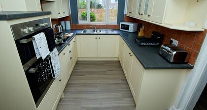 Charming 5-bedroom House in the Heart of Bexley