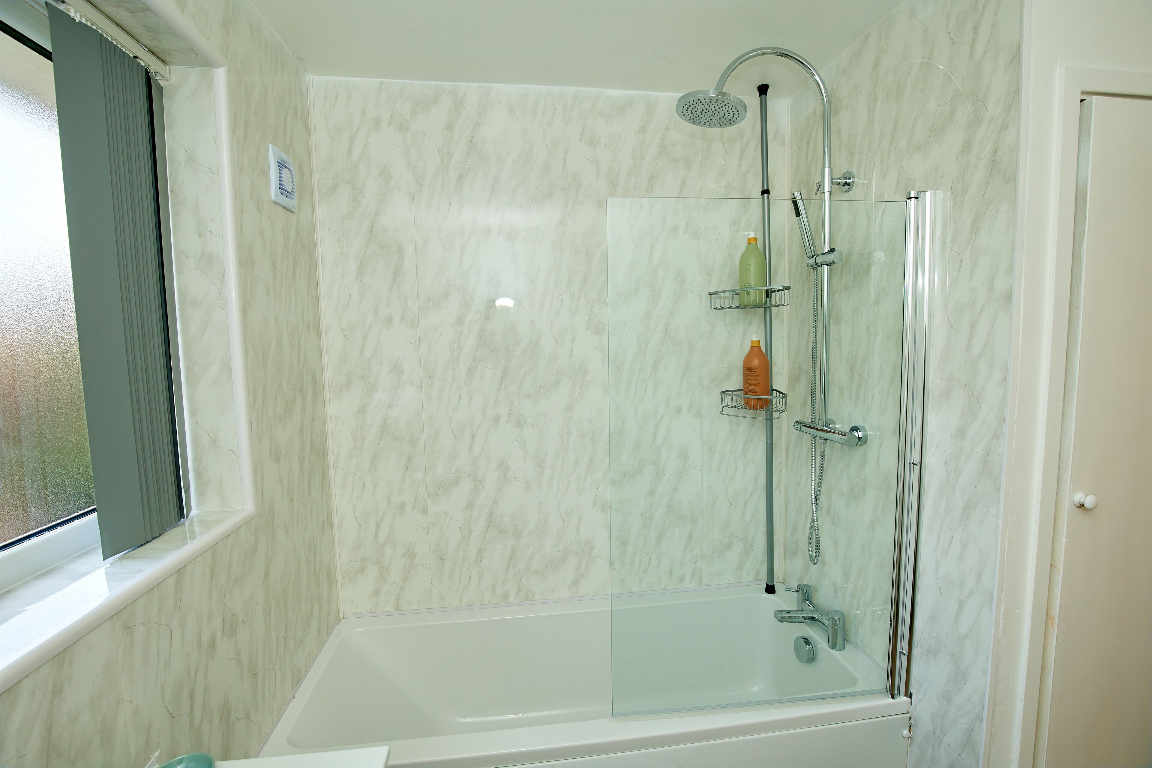 House | Bathroom | Separate bathtub and shower, deep-soaking bathtub, free toiletries