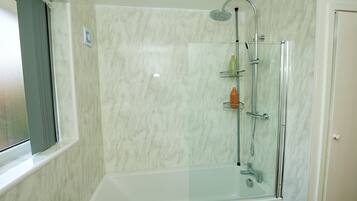 House | Bathroom | Separate bathtub and shower, deep-soaking bathtub, free toiletries
