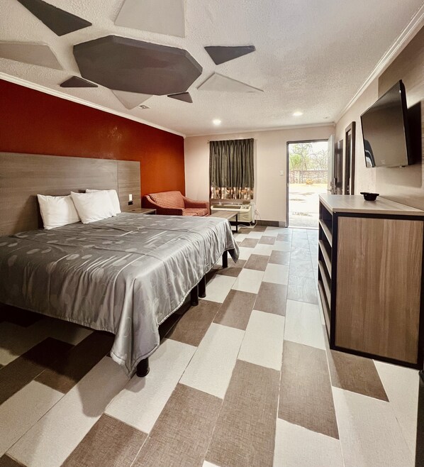 Kamar Single Standar | Tirai kedap cahaya, kedap suara, Wi-Fi gratis, dan seprai linen