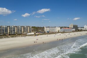Beach nearby - Oceanfront Oasis - Endless Ocean Views Everywhere! (North Myrtle Beach)
