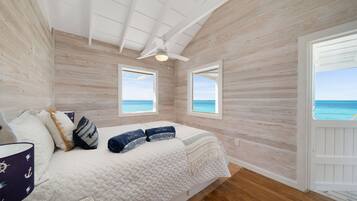 9 sovrum, skrivbord, strykjärn/strykbräda och resesäng