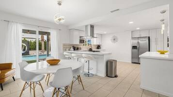 獨棟房屋, 多張床, 熱水浴缸, 山景 | 私人廚房 | 電冰箱、微波爐、烤箱、爐台