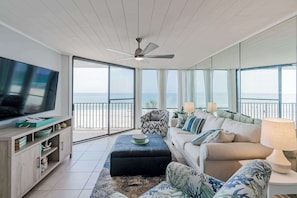 Condo, 1 King Bed with Sofa bed, Kitchen, Ocean View (Beachfront Days) | Living area