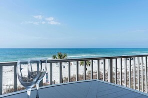 Condo, 1 très grand lit et 1 canapé-lit, cuisine, vue sur l’océan (Beachfront Days) | Terrain de l’hébergement 