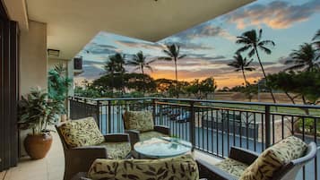 Appart'hĂŽtel, plusieurs lits, balcon, vue jardin (Hale Kahakai) | Terrasse/Patio