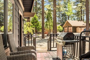 Terrace/patio - Backway Hideaway Close to the Village! (Big Bear Lake)