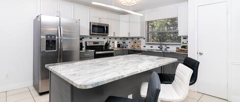 House, Multiple Beds, Pool Access, Pool View | Private kitchen | Fridge, microwave, oven, stovetop