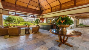 A spacious lobby with a high ceiling, a reception desk, and a large window offering a view of the outdoors. - Hale Leilani Ko Olina Beachfront w/ Views! (Kapolei)