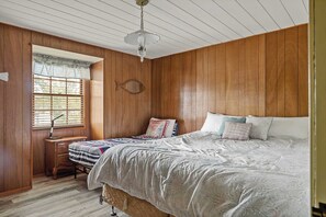 Cabin, Multiple Beds, Patio, Mountain View (Happy Bear Cabin) | 3 bedrooms, individually decorated, individually furnished, desk