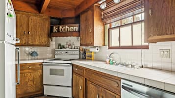 Cabin, Multiple Beds, Patio, Mountain View (Happy Bear Cabin) | Private kitchen | Fridge, microwave, oven, stovetop