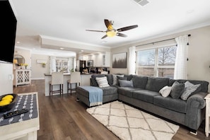 Condo, Multiple Beds, Balcony (Lakeview Enchantment) | Living area | 42-inch flat-screen TV with digital channels - Lakeview Enchantment - Balcony (Branson)