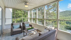 Appart'hôtel, plusieurs lits, balcon (Lakeview Enchantment) | Intérieur