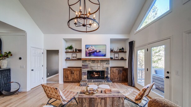 House, Multiple Beds, Patio, Mountain View (Summit Oaks Manor) | Living area