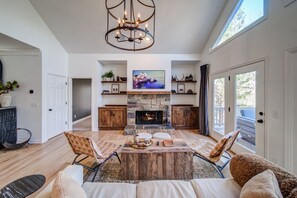 House, Multiple Beds, Patio, Mountain View (Summit Oaks Manor) | Living area | 42-inch flat-screen TV with digital channels, fireplace - Luxury Mountain Home in Big Canoe! Golf / Lake / EV / Game Room! (Jasper)