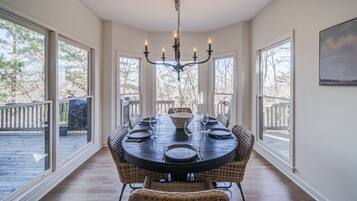 House, Multiple Beds, Patio, Mountain View (Summit Oaks Manor) | Dining