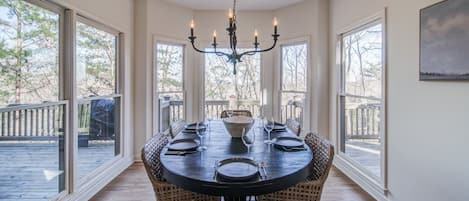House, Multiple Beds, Patio, Mountain View (Summit Oaks Manor) | Dining