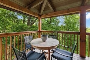 Outdoor dining - Newly Renovated Cabin w/ Hot Tub, Lake & Bbq! (Sevierville)