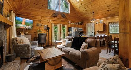 Newly Renovated Cabin w/ Hot Tub, Lake & Bbq!